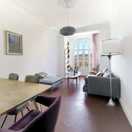 Lägenhet Large For 2 People Cozy Air Conditioning Wifi