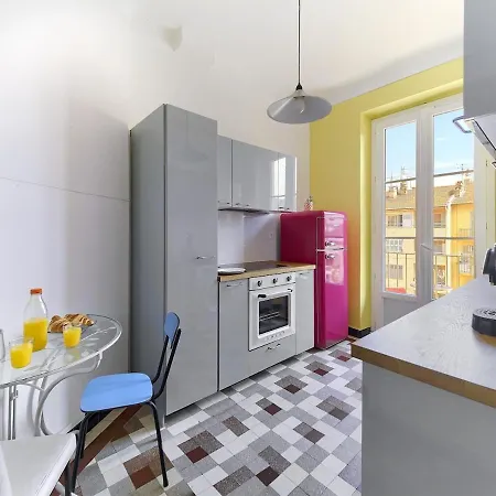 Large For 2 People Cozy Air Conditioning Wifi Lägenhet Nice